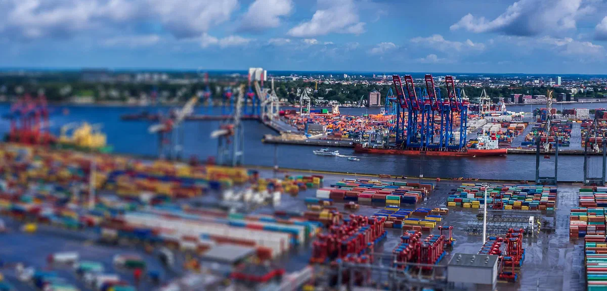 IoT-Nachrüstung für 20 Hallentore am Hamburger Hafen