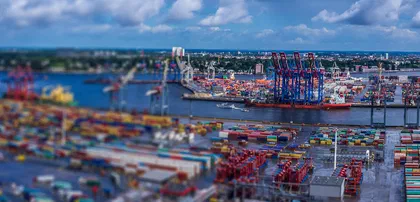 IoT-Nachrüstung für 20 Hallentore am Hamburger Hafen